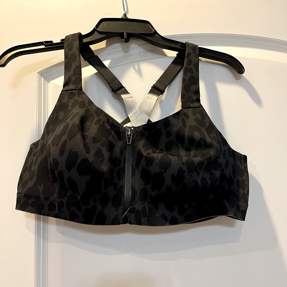 Victoria’s Secret size 38C, never worn